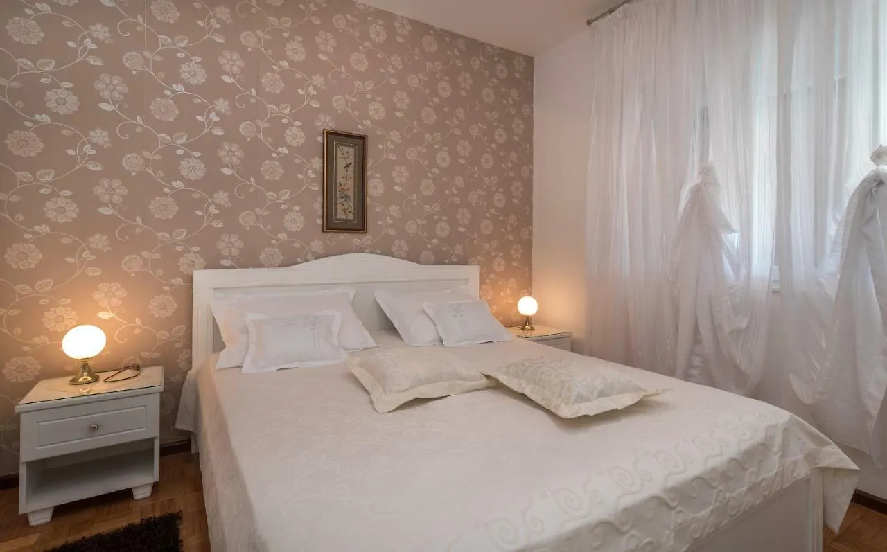 Villa Domic Slatine Apartment