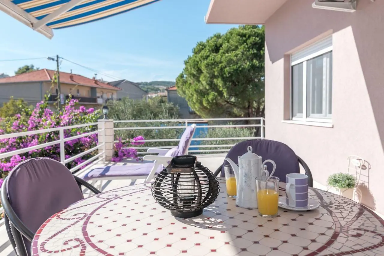 Villa Domic Slatine Apartment
