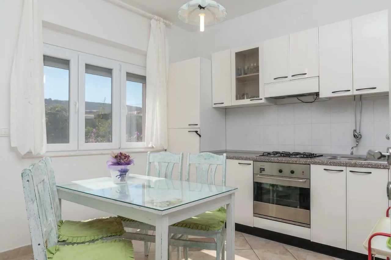 Apartment Villa Domic Slatine