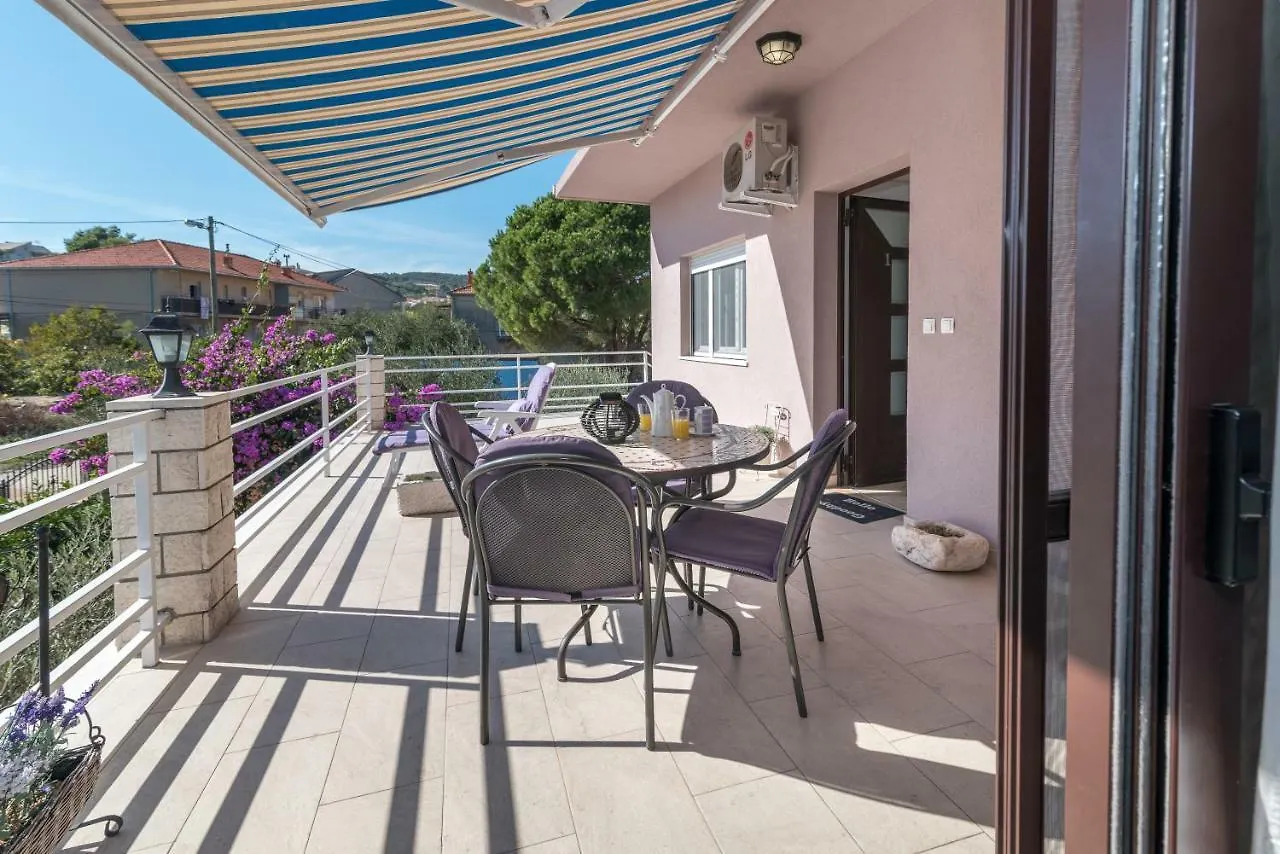 Apartment Villa Domic Slatine